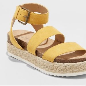 NWT Women yellow espadrilles sandals